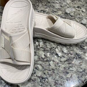 Vionic Rebound adjustable recovery shoes/sandals